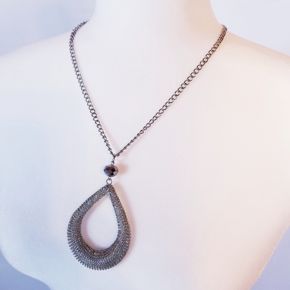 Tear Drop Wire Mesh Pendant Necklace